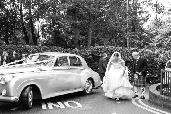 bride and her dad arrived at the bearsden church scotland 