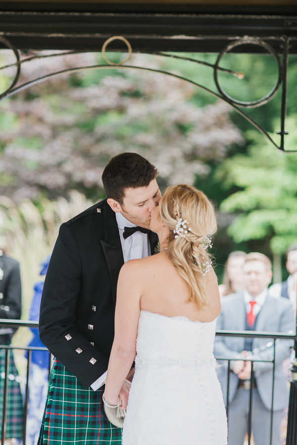 first kiss during ceremony