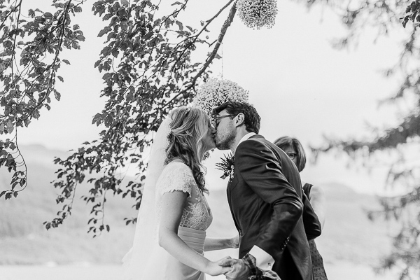 wedding at the lodge on loch goil by fotogenic of scotland bride and groom kiss