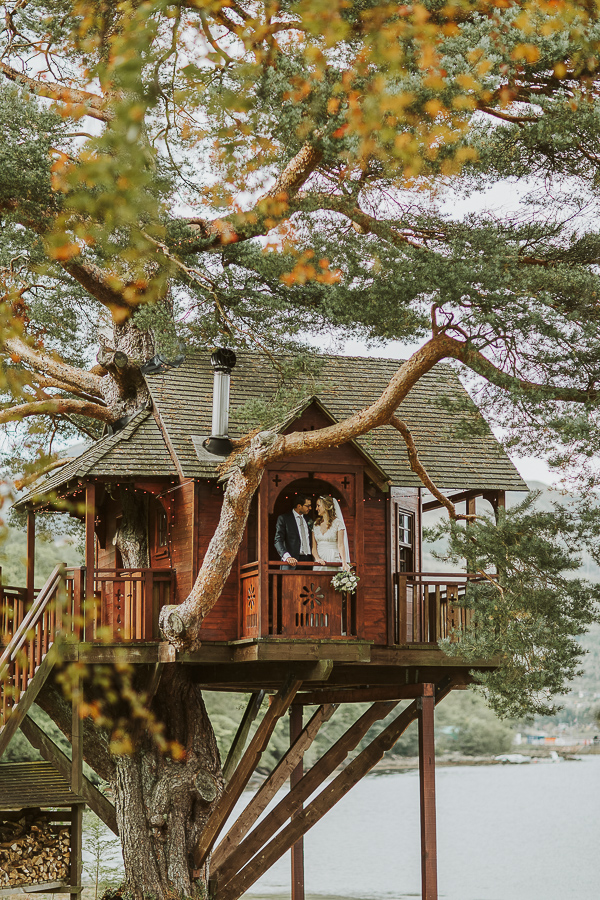 tree house wedding at at the lodge on loch goil in scotland